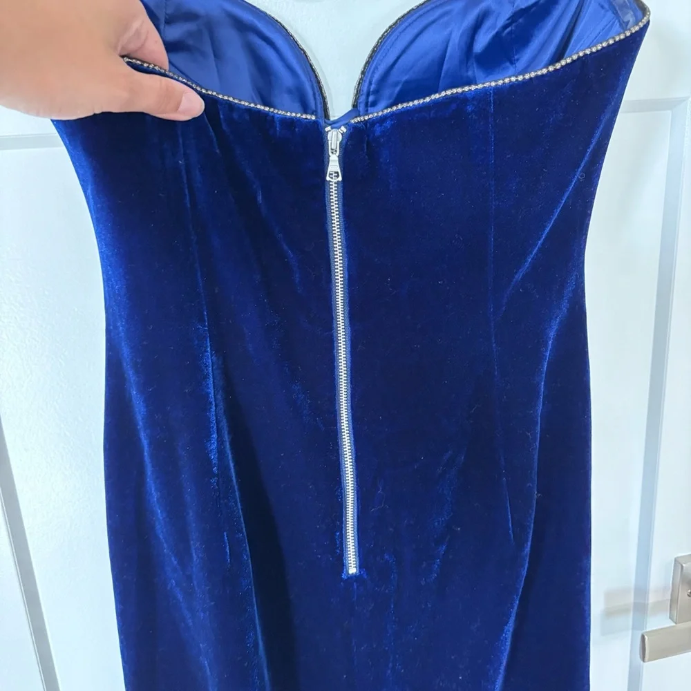 Bardot Elegant Blue Velvet Strapless Dress - Picture 5 of 6